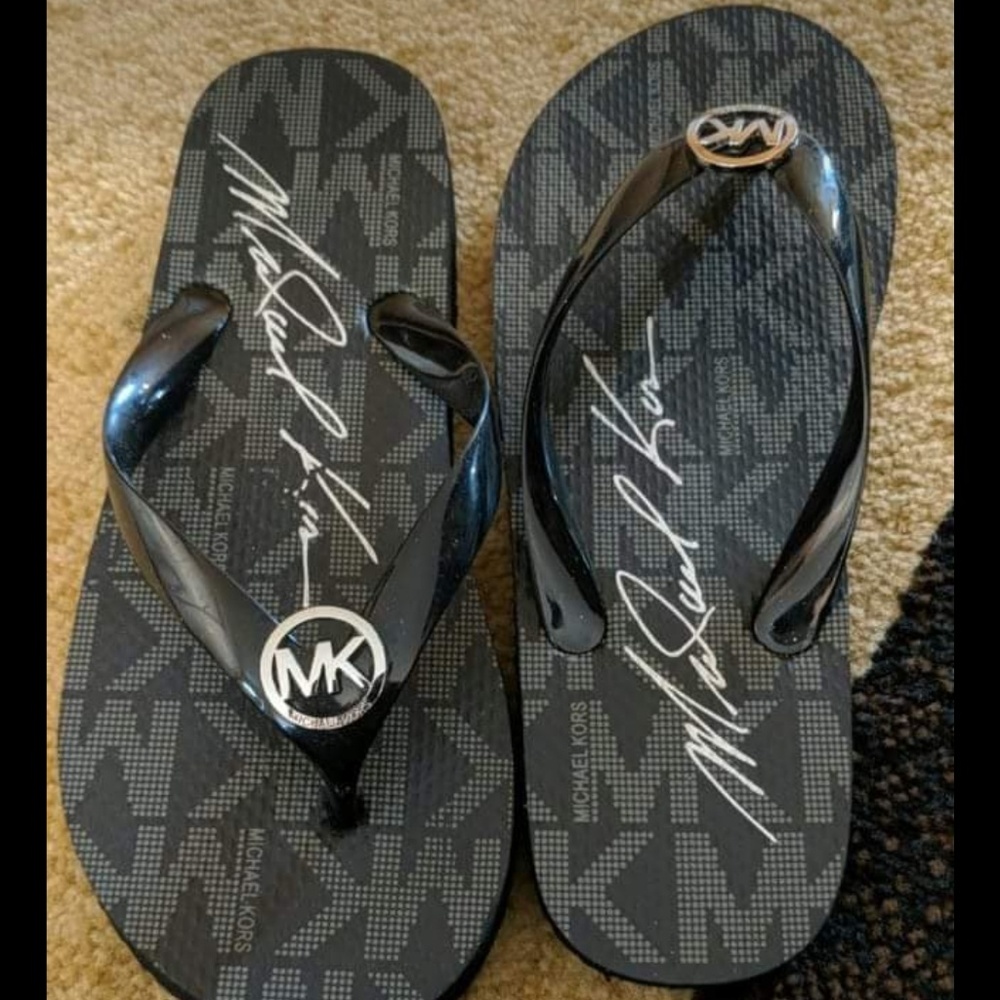 Michael kors flip flops